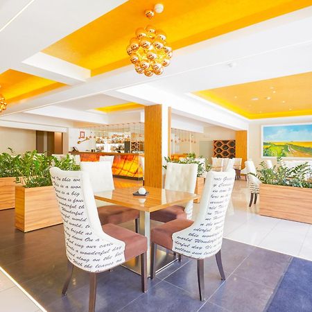 Hotel Senator Konferencje & Spa Стараховице Екстериор снимка