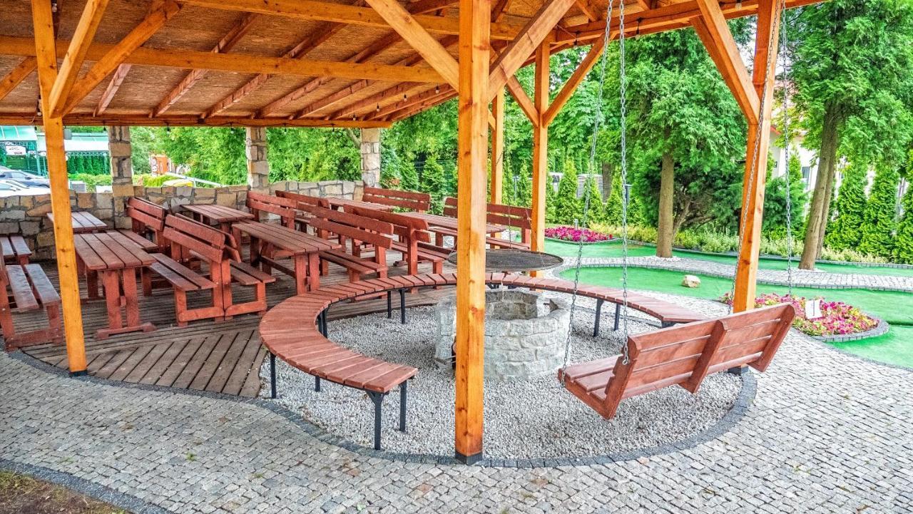 Hotel Senator Konferencje & Spa Стараховице Екстериор снимка