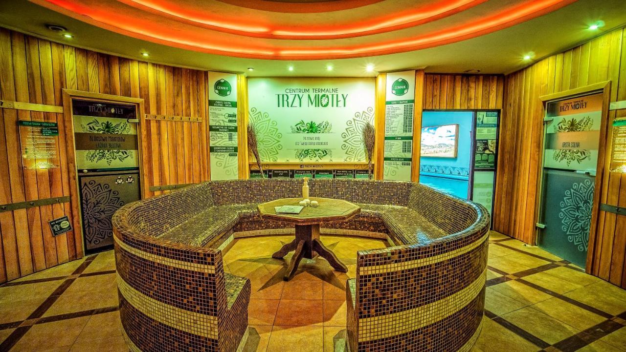 Hotel Senator Konferencje & Spa Стараховице Екстериор снимка