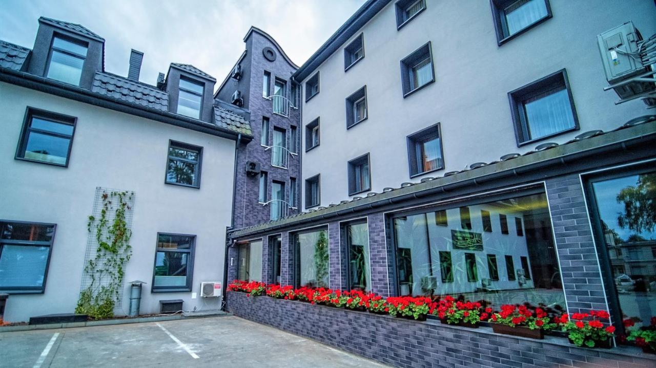 Hotel Senator Konferencje & Spa Стараховице Екстериор снимка
