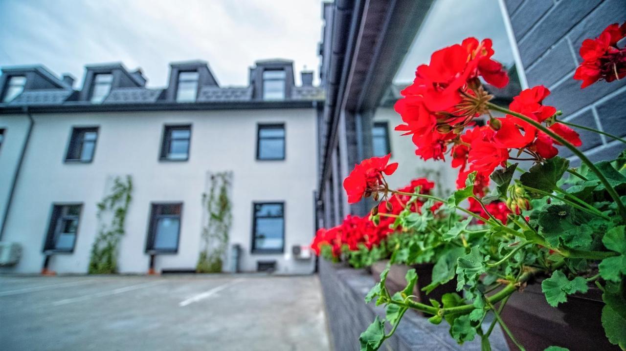 Hotel Senator Konferencje & Spa Стараховице Екстериор снимка