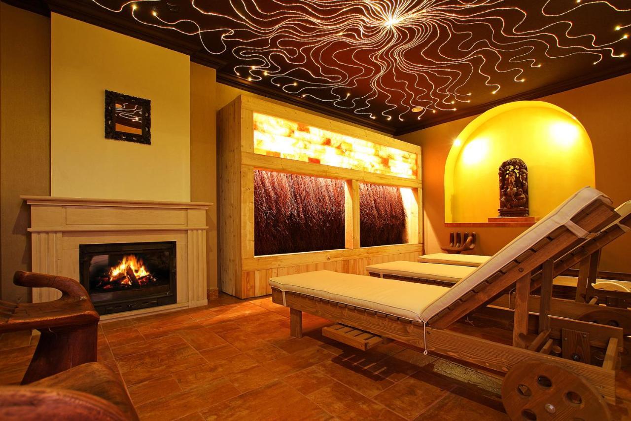 Hotel Senator Konferencje & Spa Стараховице Екстериор снимка