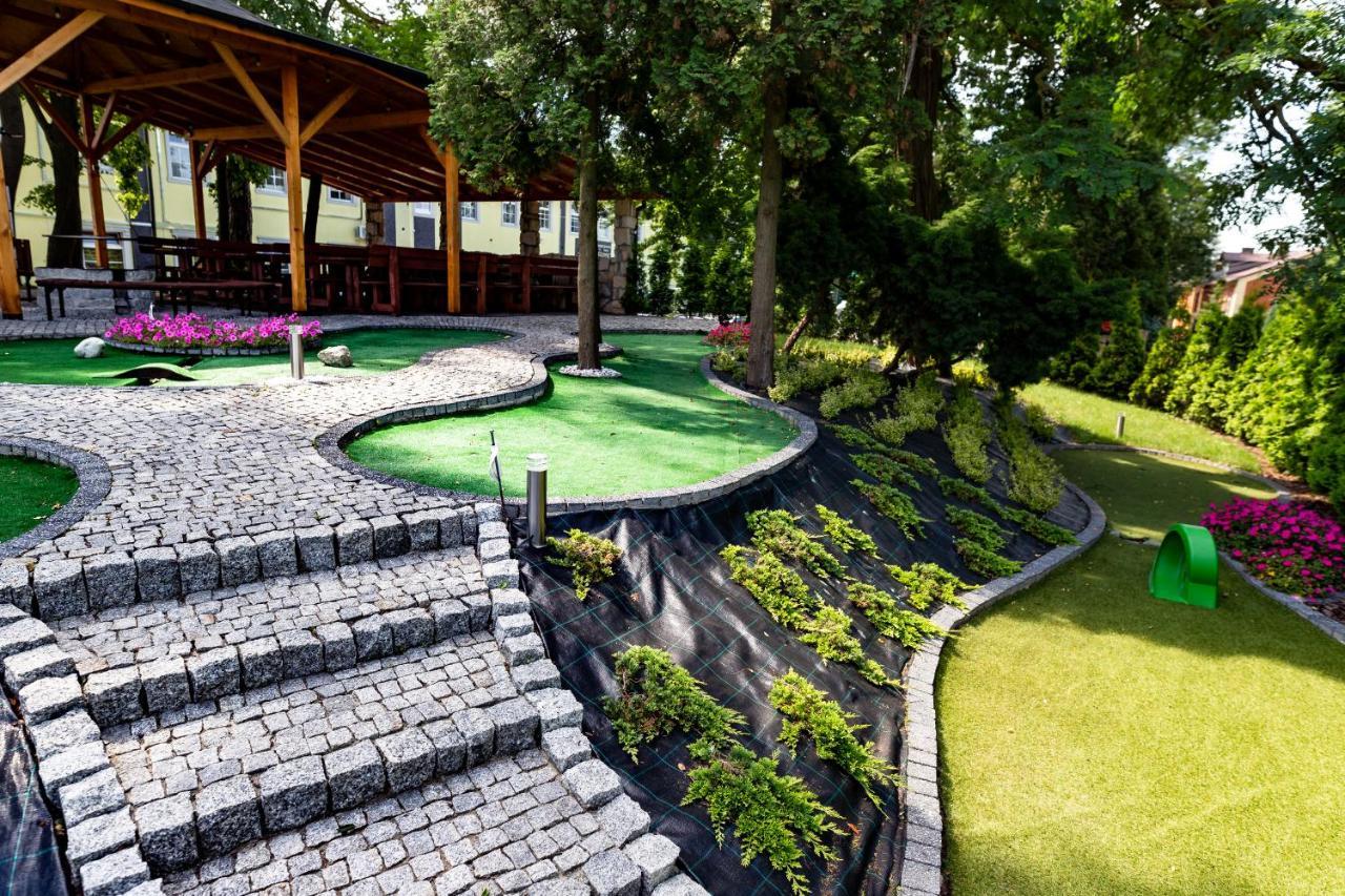 Hotel Senator Konferencje & Spa Стараховице Екстериор снимка