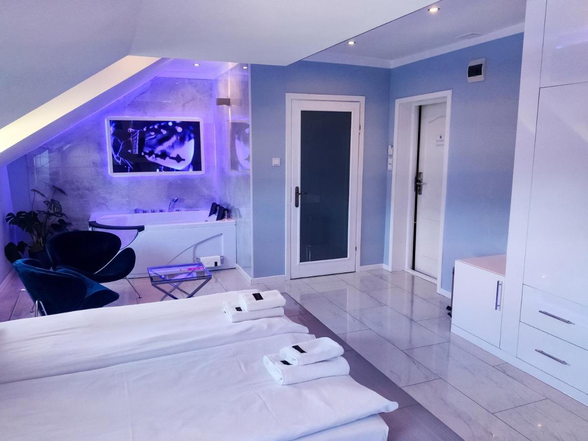 Hotel Senator Konferencje & Spa Стараховице Екстериор снимка