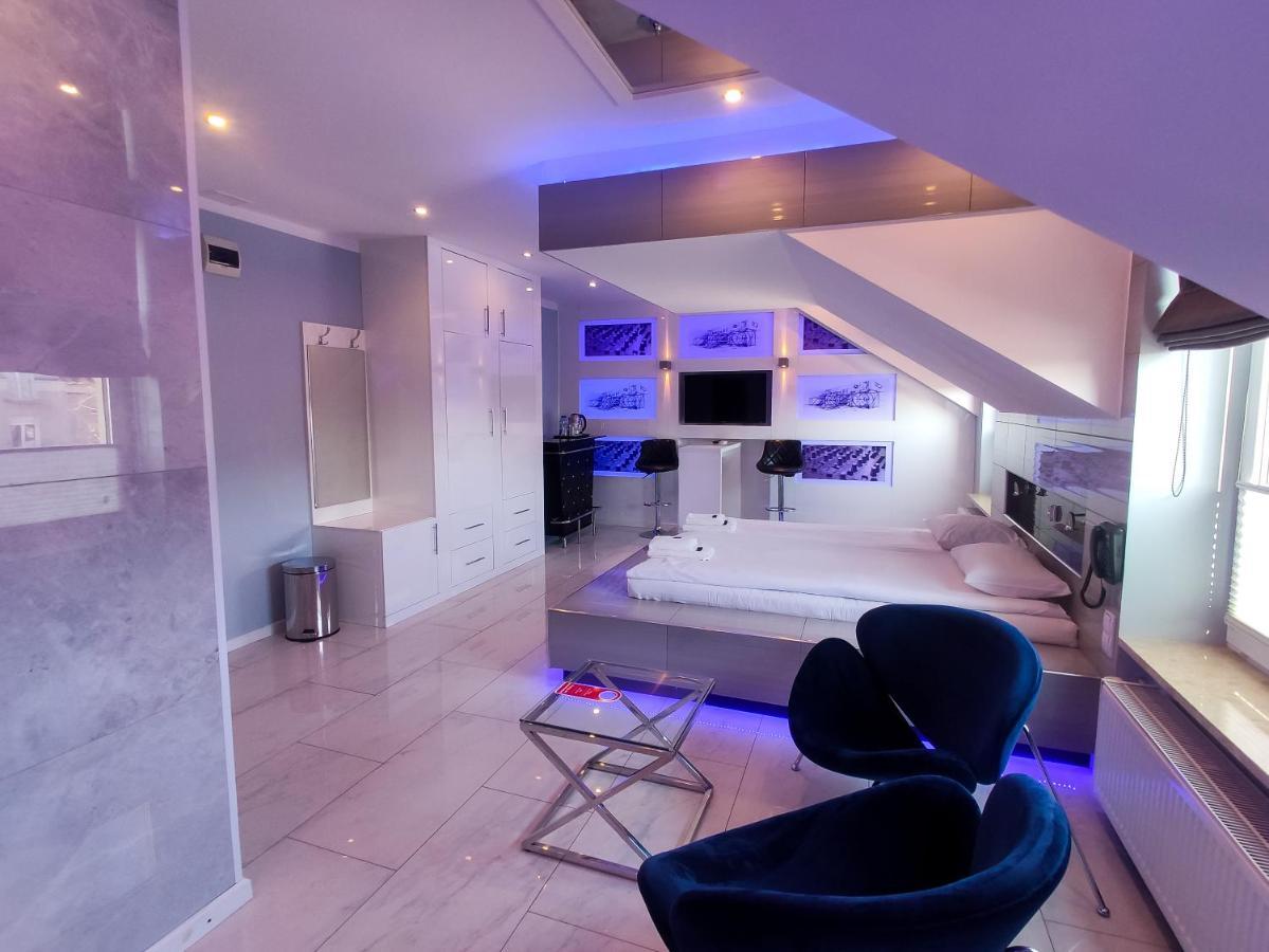Hotel Senator Konferencje & Spa Стараховице Екстериор снимка
