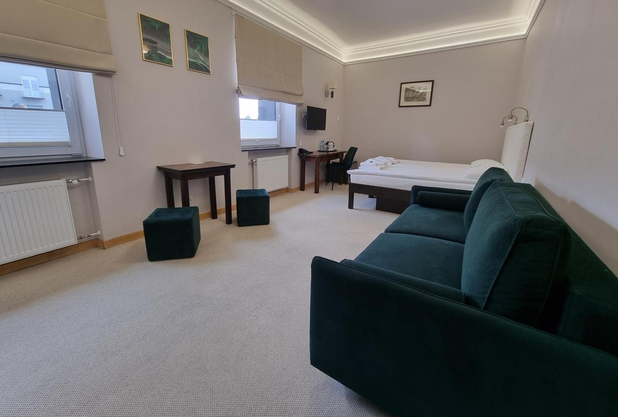 Hotel Senator Konferencje & Spa Стараховице Екстериор снимка