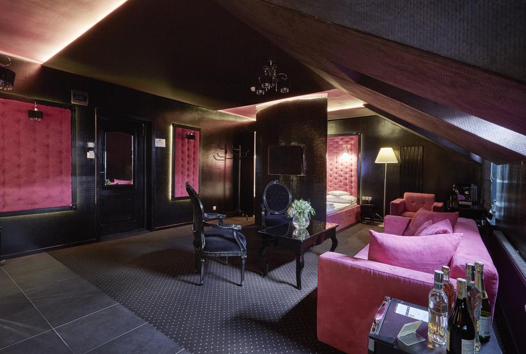 Hotel Senator Konferencje & Spa Стараховице Екстериор снимка