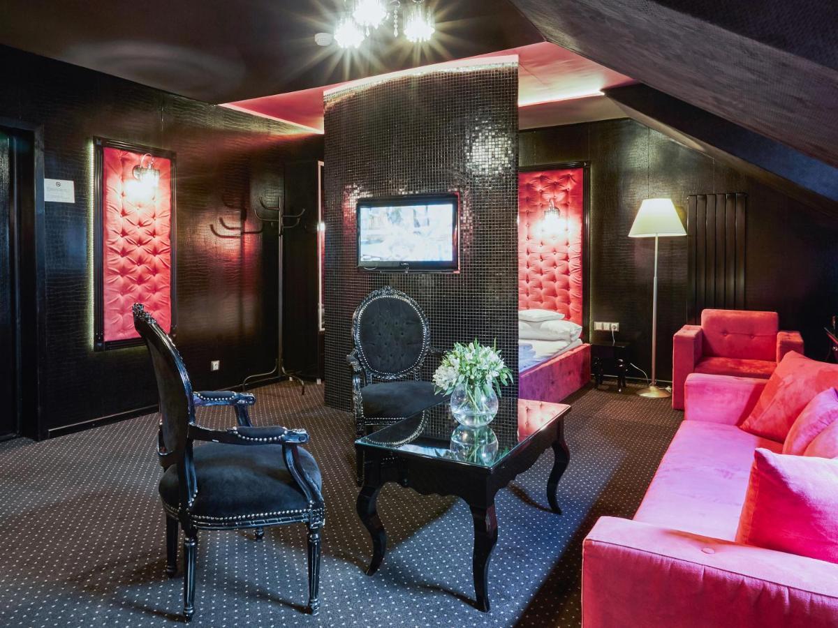 Hotel Senator Konferencje & Spa Стараховице Екстериор снимка