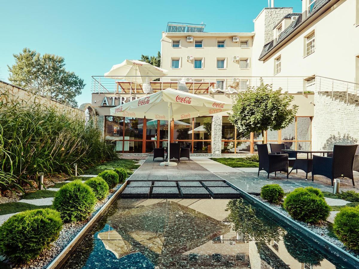 Hotel Senator Konferencje & Spa Стараховице Екстериор снимка